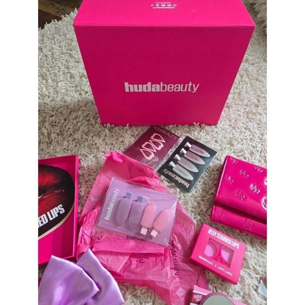 Huda Beauty bundle / PR-style set with box and multiple accessories. - Picture 3 of 8
